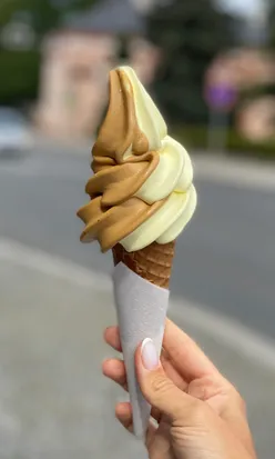 Točená zmrzlina – SLANÝ KARAMEL & VANILKA