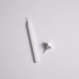 Fotografie – Dortová svíčka bílá 10 cm (1/2)