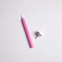 Fotografie – Dortová svíčka růžová, 10 cm (1/2)