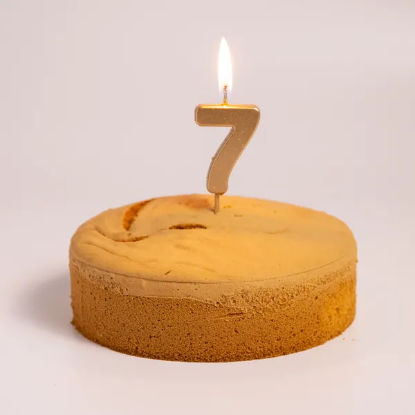 Fotografie – 7 - zlatá číslicová svíčka (4,5cm)  (2/2)