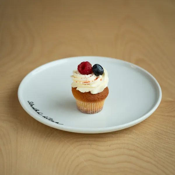 Fotografie – Mini světlý cupcake - bílý krém (1/1)